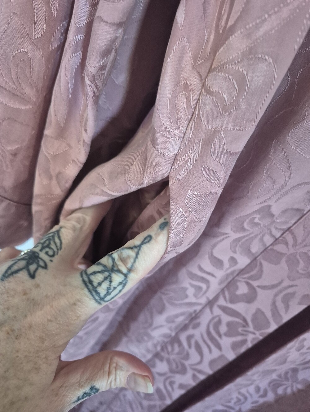 Smash + Tess Collab Disco Duster Satin Retro Rose Robe Coverup M/L - Picture 10 of 12